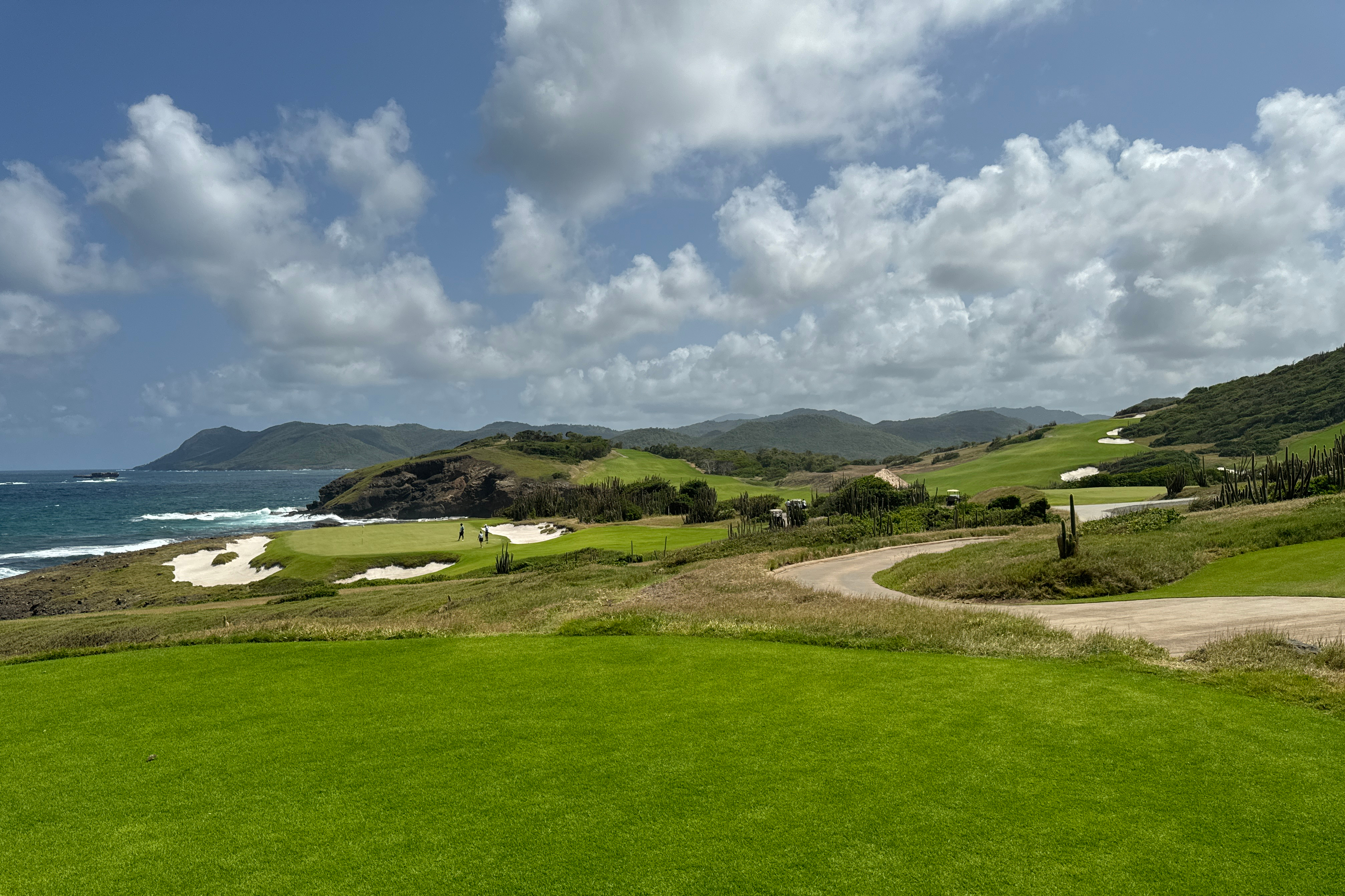 The ninth hole at Point Hardy Golf Club from the left tee boxes.
