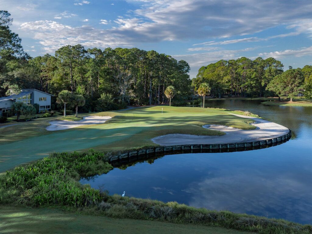 The eighteenth hole at Dolphin Head Golf Club