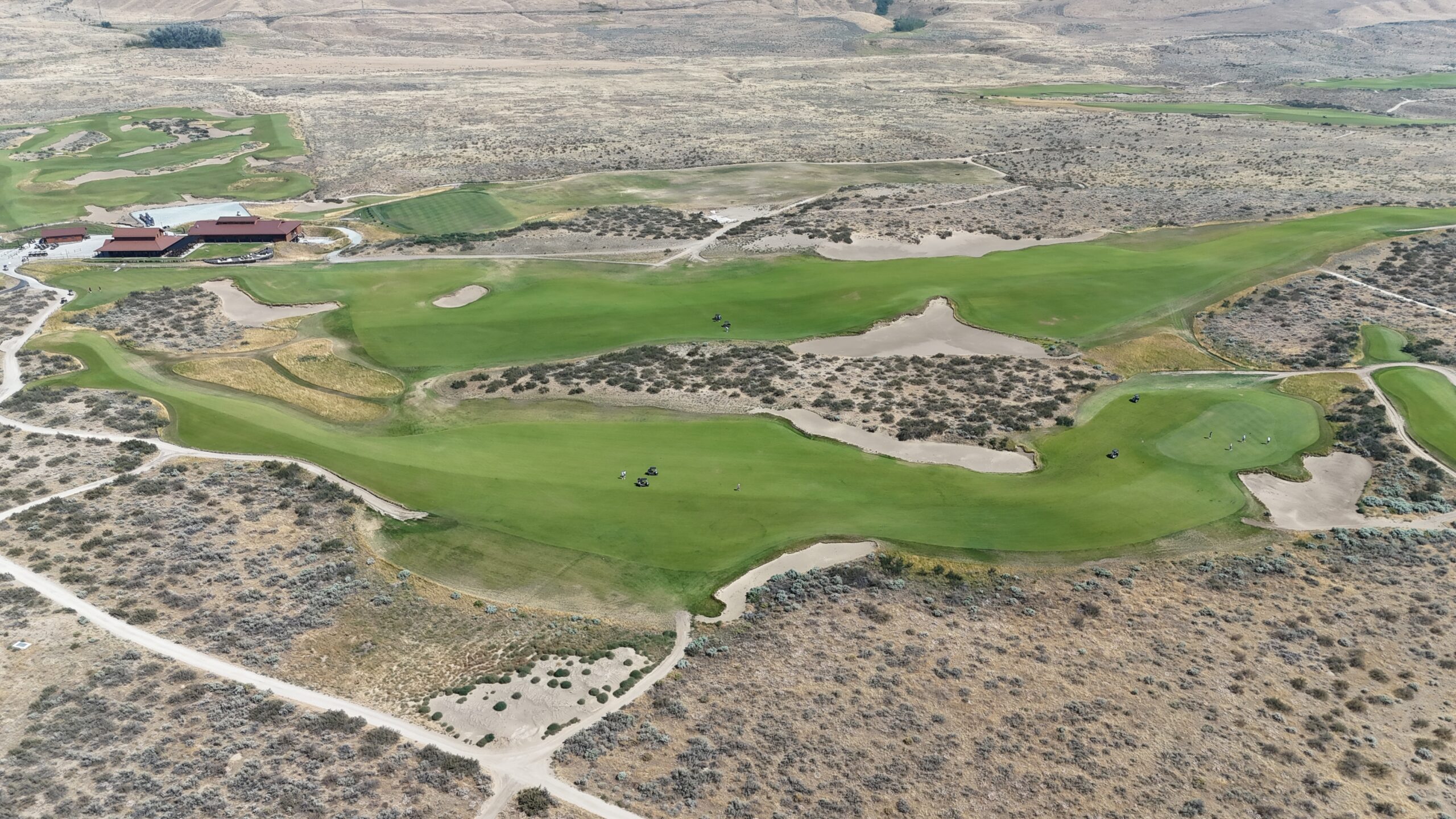 The first (bottom) and eighteenth (top) holes at Gamble Sands, from above